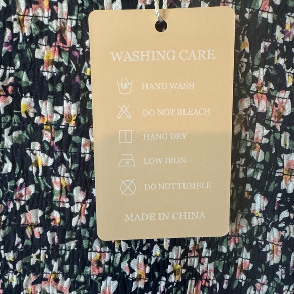 NEW✨Smocked Flutter Sleeve Floral Dress - Picture 3 of 8